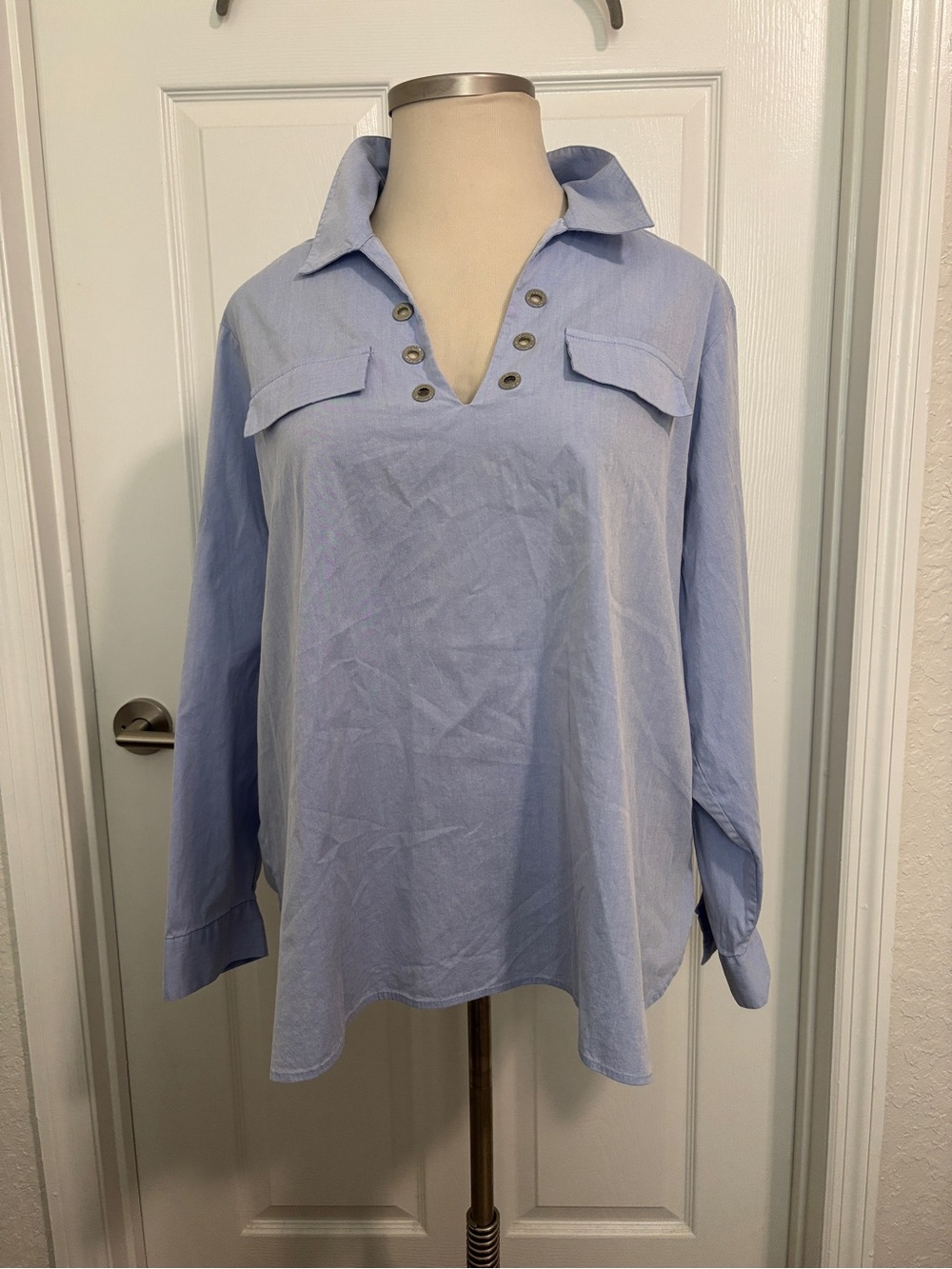 Calvin Klein 3X Light Blue V-Neck Button Detail Women's Top